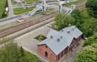 Pasażerowie korzystają z nowych kładek nad torami w Głownie i Strykowie