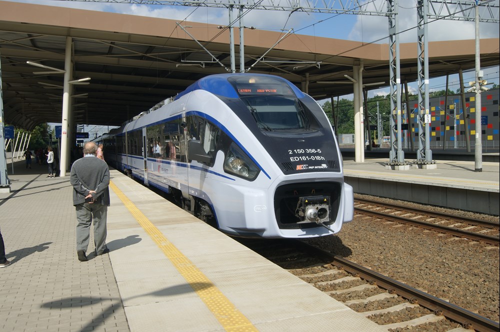Linia łódzka: Poprawa oferty przełożyła się na liczbę pasażerów