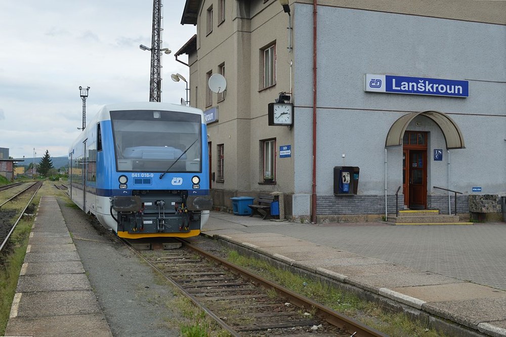 Sieć trakcyjna i ETCS na czeskiej 4-kilometrowej lokalce