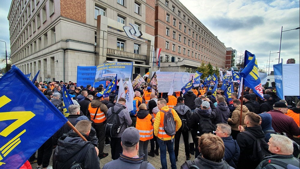 ZZMK protestuje przeciw "antykolejowej" polityce