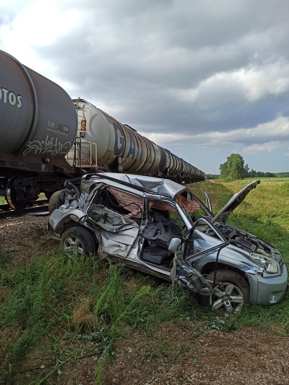 Wołyńce. Samochodem wprost pod pociąg towarowy [wideo]
