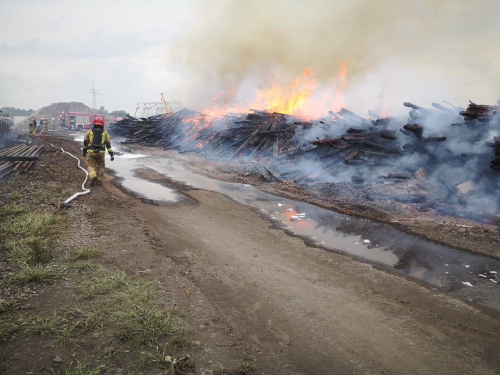 Katowice: PKP SA szacują straty po pożarze parowozowni