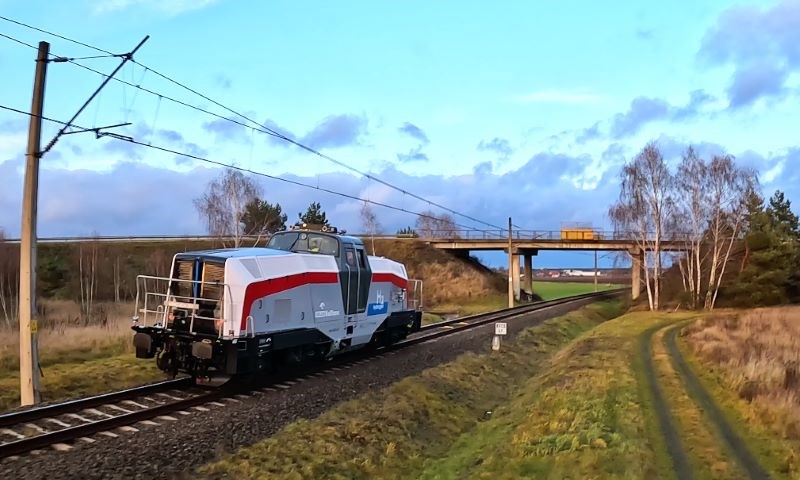 Pierwszy w Polsce rozkładowy pociąg na wodór z lokomotywą PESA