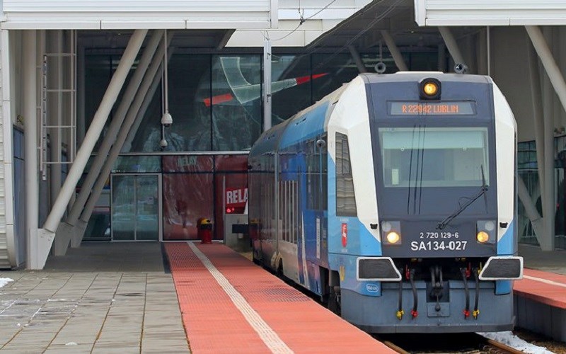 Lublin: Umiarkowana frekwencja w pociągach na lotnisko