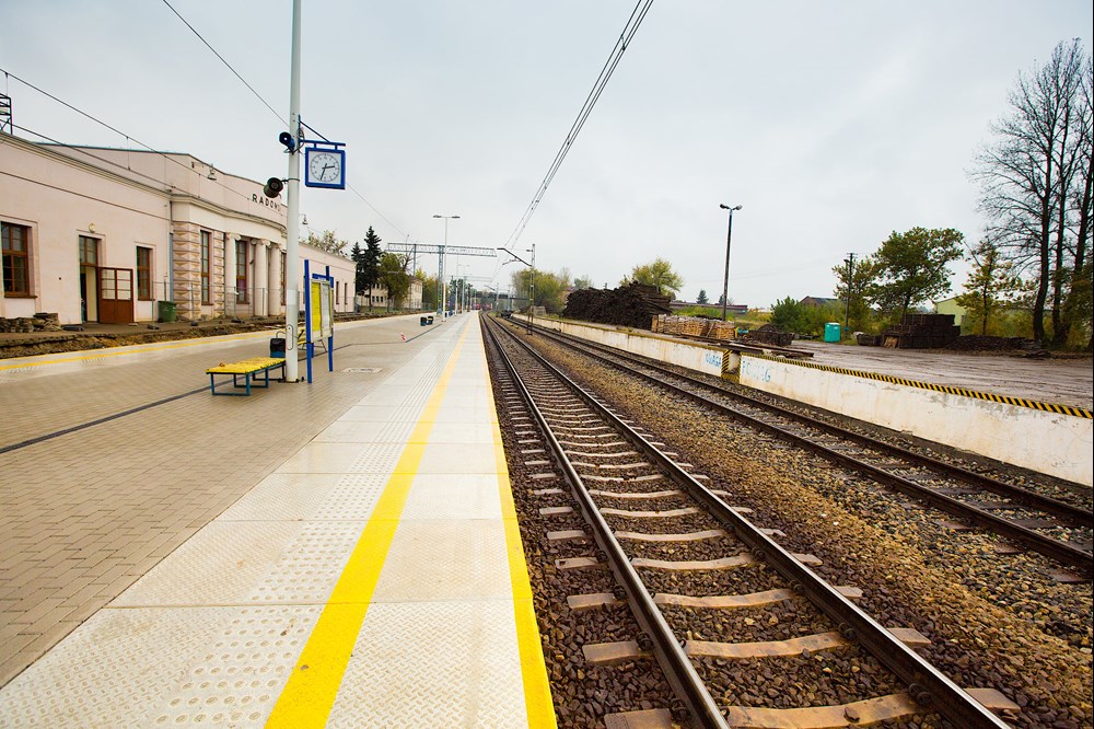 Łódzkie: Utrudnienia pod Radomskiem i nowe perony pod Drzewicą
