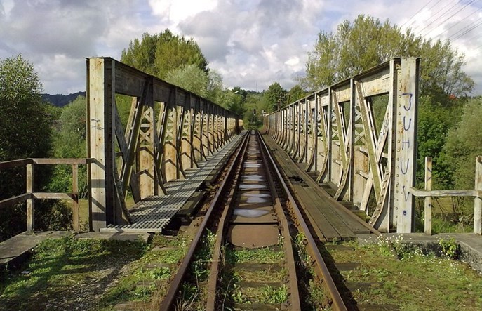 Remont mostów na trasie do Ustrzyk i Krościenka. Ruch pociągów zawieszony