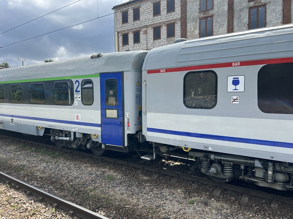 PKP Intercity chce wynająć lokomotywy spalinowe i wagony m.in. barowe