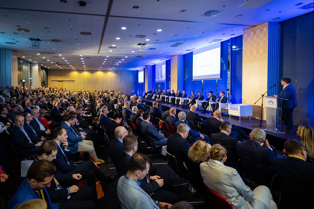 Tabor dla KDP a przewozów aglomeracyjnych. CPK, PKP IC i Koleje Śląskie spotkają się z producentami taboru 13 listopada w Warszawie