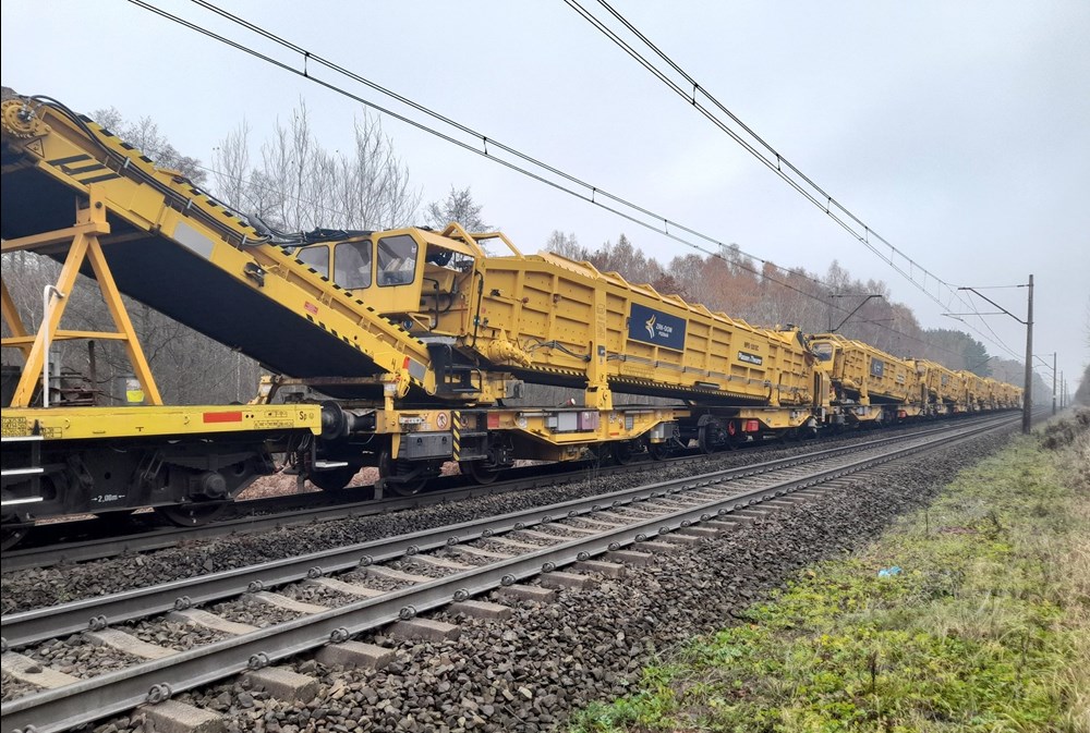 Linia 131: Trwa wymiana torów między Zduńską Wolą a Inowrocławiem