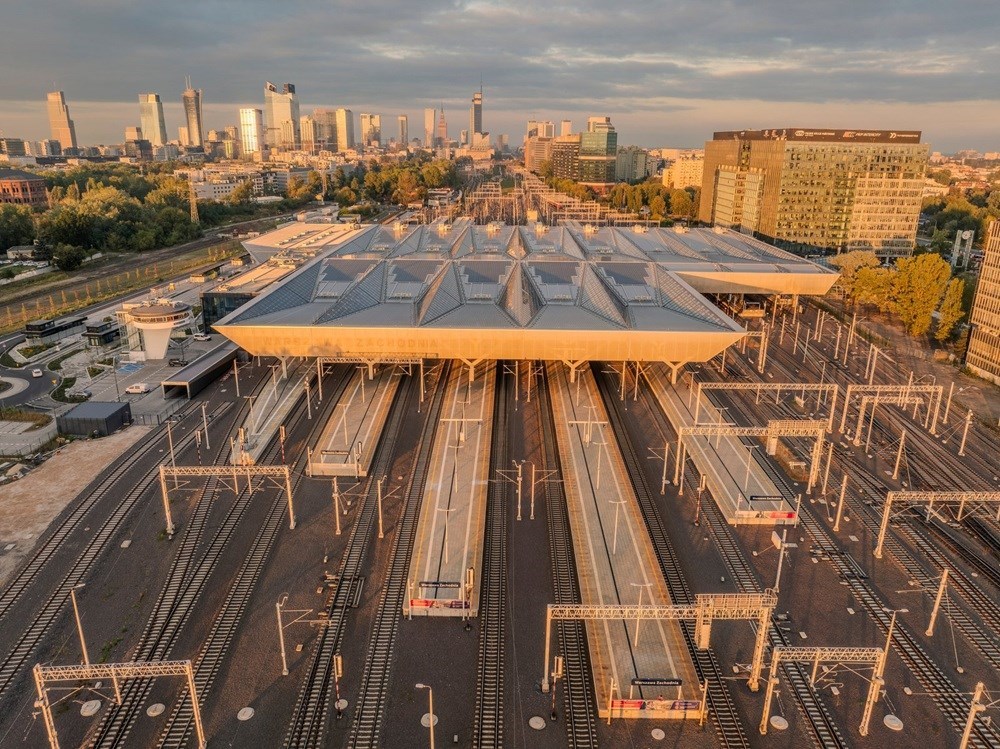 PKP PLK: Nowy rozkład – więcej pociągów, wyższe prędkości, krótsze postoje
