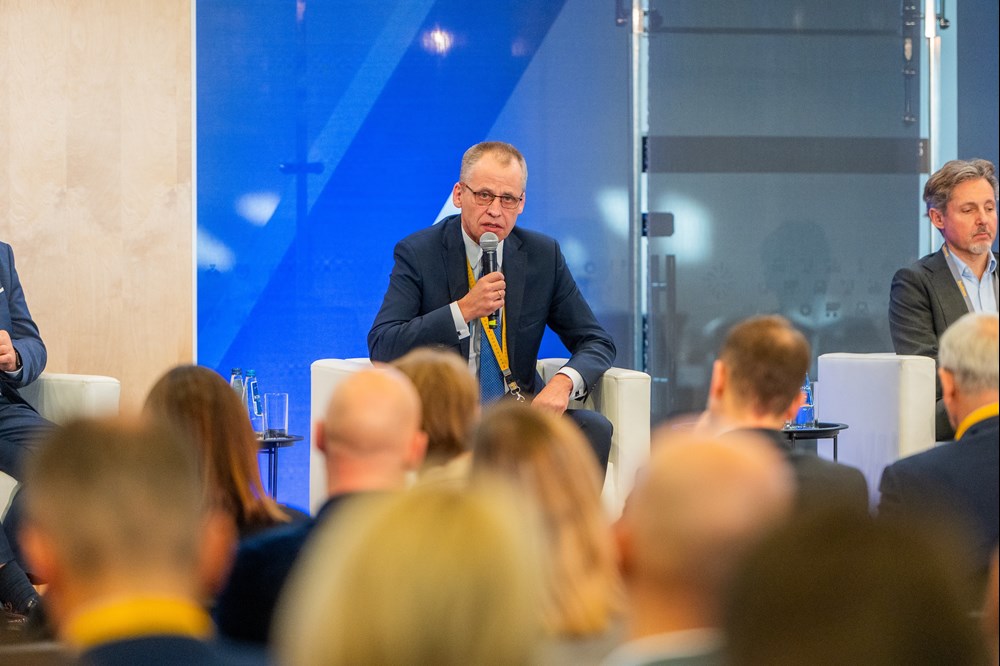 Świerkot, Stadler: Najpierw trzeba obsłużyć pasażerów w miastach, potem myśleć o KDP