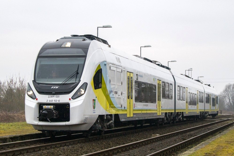 Polregio: Hybryda 228M wróci do ruchu w lutym