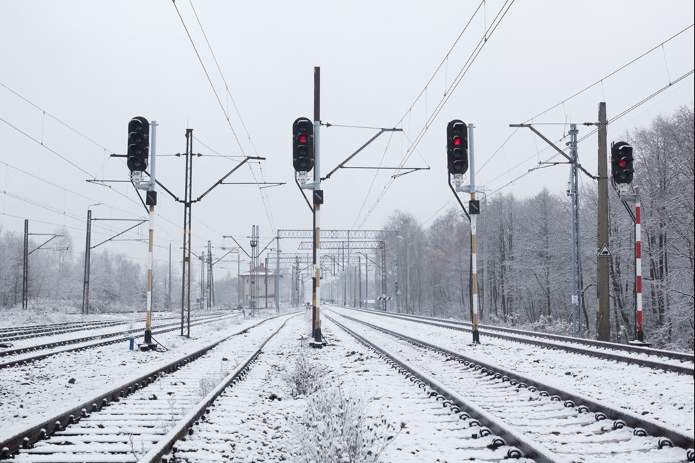 Atak zimy w Polsce. Spore utrudnienia także na kolei
