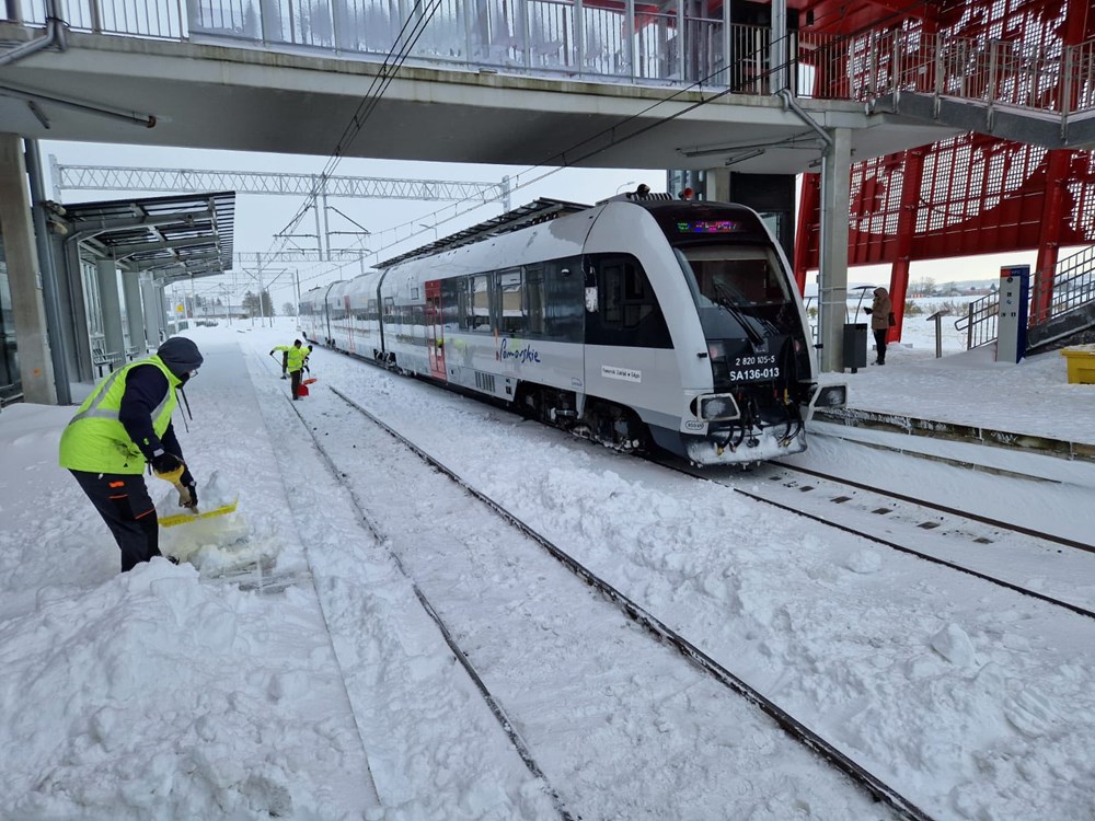 Atak zimy w Polsce. Najgorzej jest na Pomorzu. Jaka sytuacja na kolei?