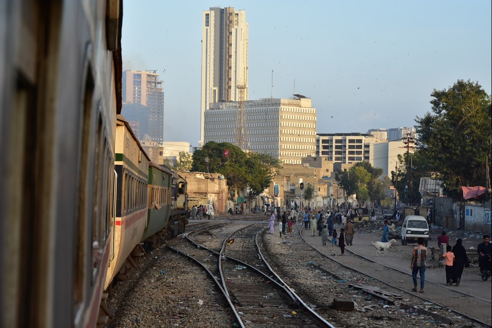 Pakistan. Zgliszcza kolei obwodowej w Karaczi