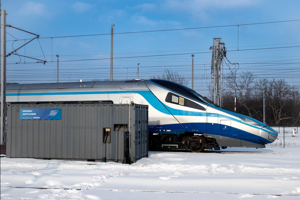 Śnieg, lód, marznący deszcz – co naprawdę paraliżuje transport szynowy i czy musi tak być?