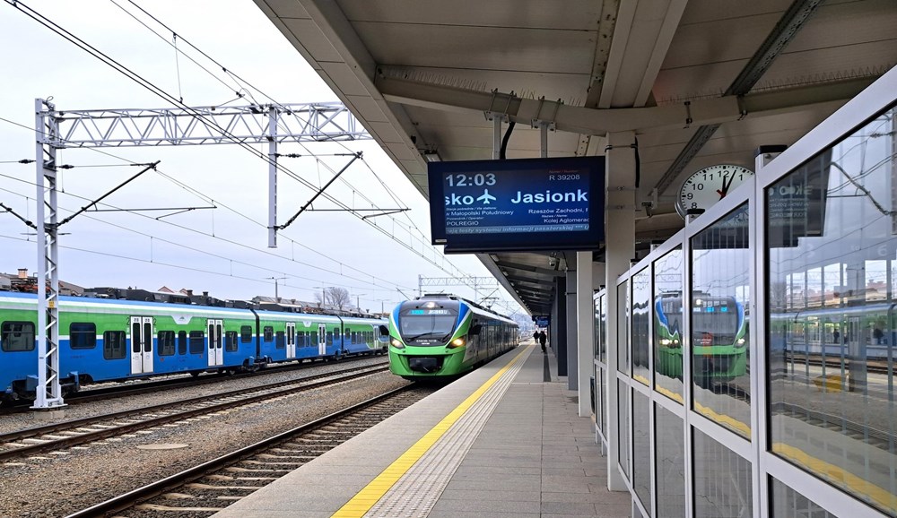 Podkarpackie dofinansuje inwestycje wokół przystanków kolejowych