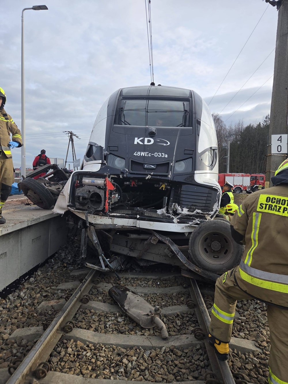 Chrząstawa Mała. Dostawczakiem w pociąg, tragiczny finał zderzenia