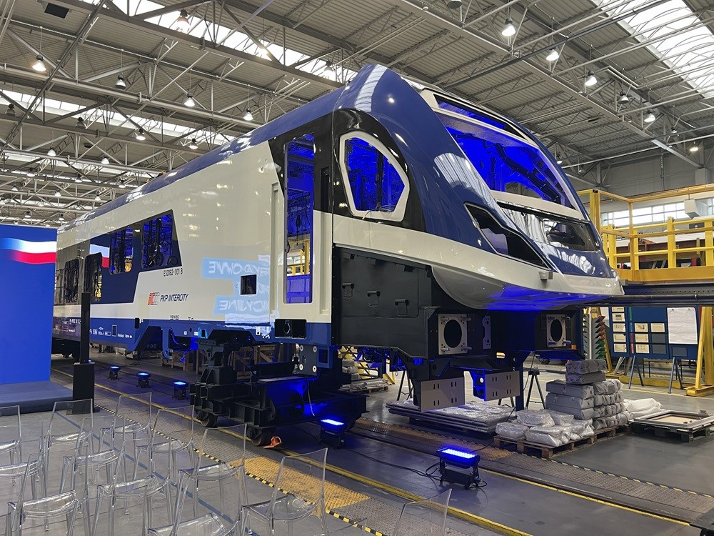 PKP Intercity i Newag pokazują pierwszą hybrydę