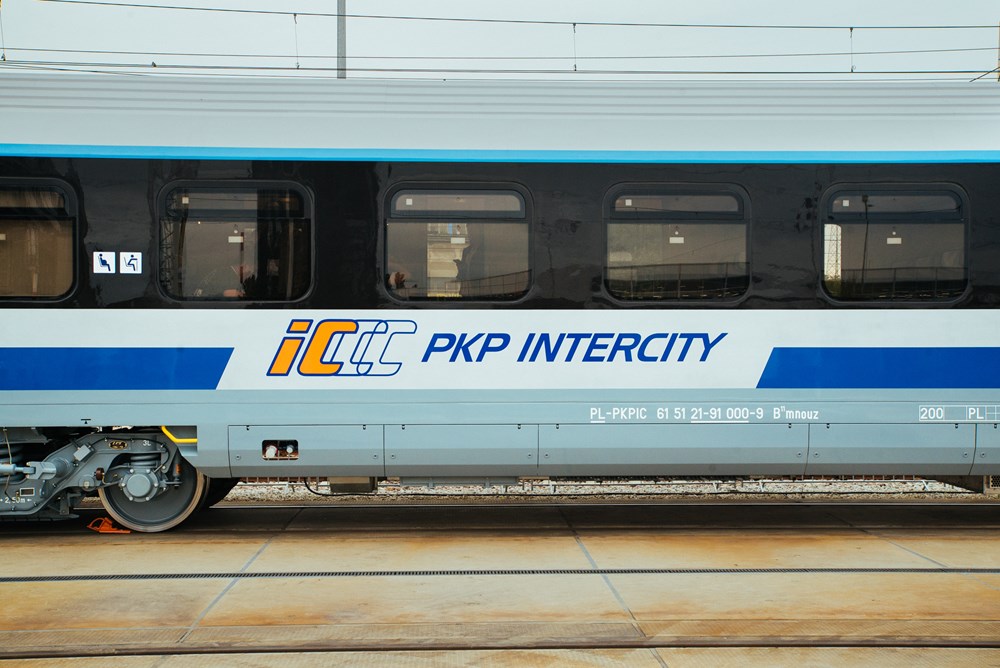 PKP Intercity i FPS podpisały aneks. Wagony do 2030 r., kar nie będzie