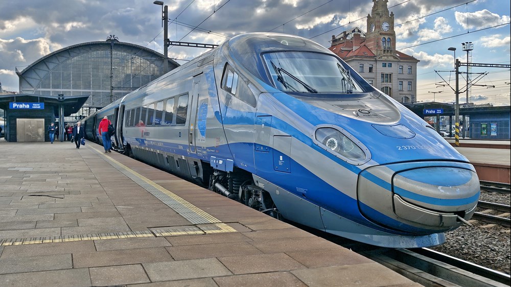"Dziobak" zastąpił "Bimbadlo". PKP Intercity testuje ED250 w Czechach (zdjęcia)