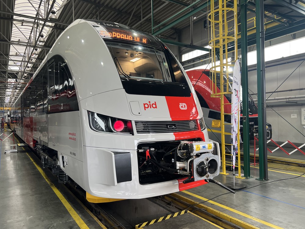 PESA pokazuje setny pojazd dla Kolei Czeskich