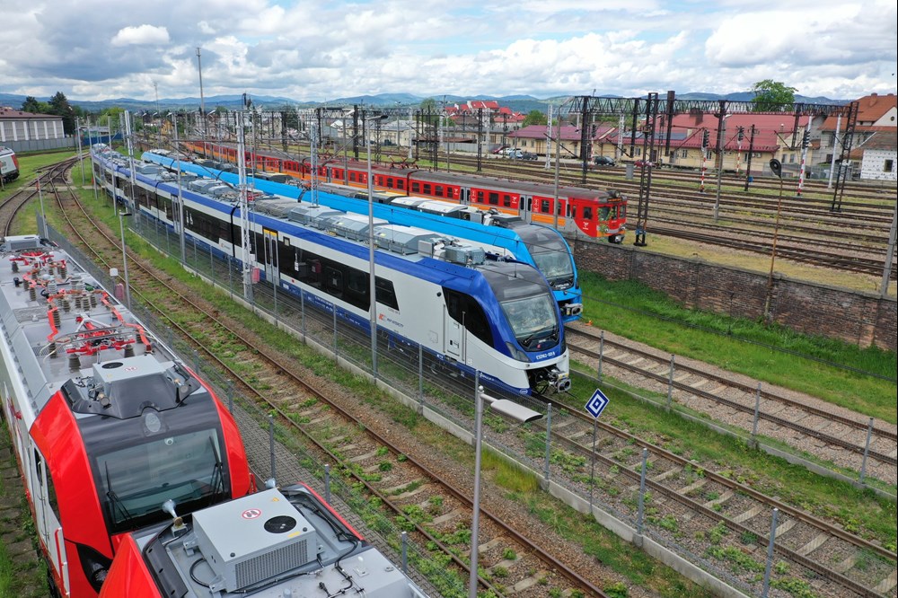Hybryda Newagu dla PKP Intercity już na torach (wideo)