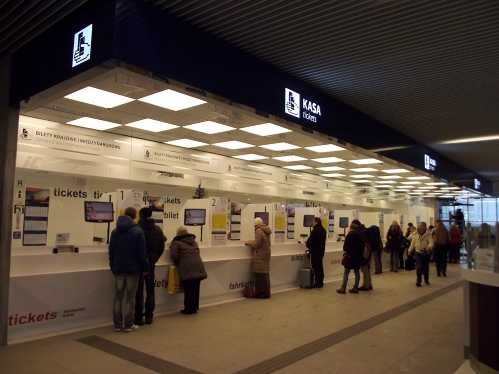 PKP Intercity: Tylko co ósmy bilet kupowany w kasie