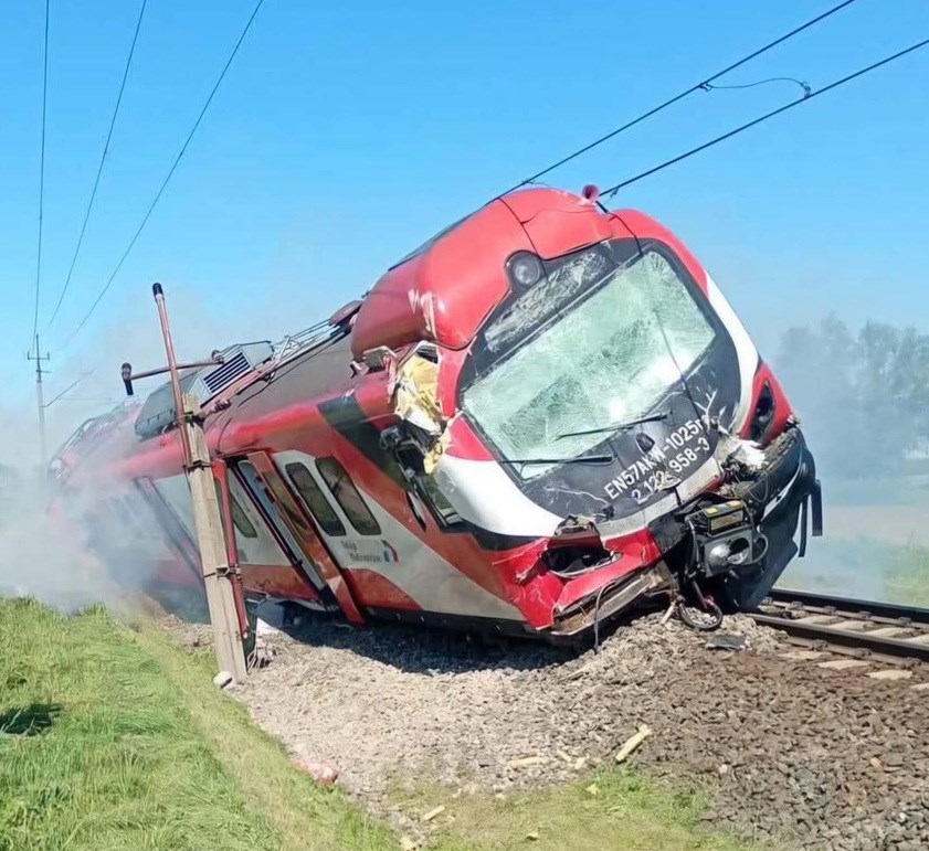 Linia Poznań – Piła wciąż zablokowana po wypadku. Objazdy Intercity
