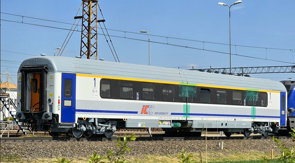 PKP Intercity. Zmodernizowany wagon 1 klasy z Remtraku na testach