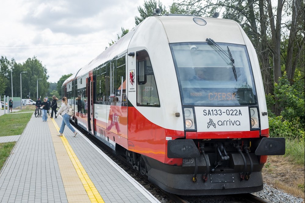 Kujawsko-pomorskie uruchamia sezonowe pociągi do Helu i Czerska