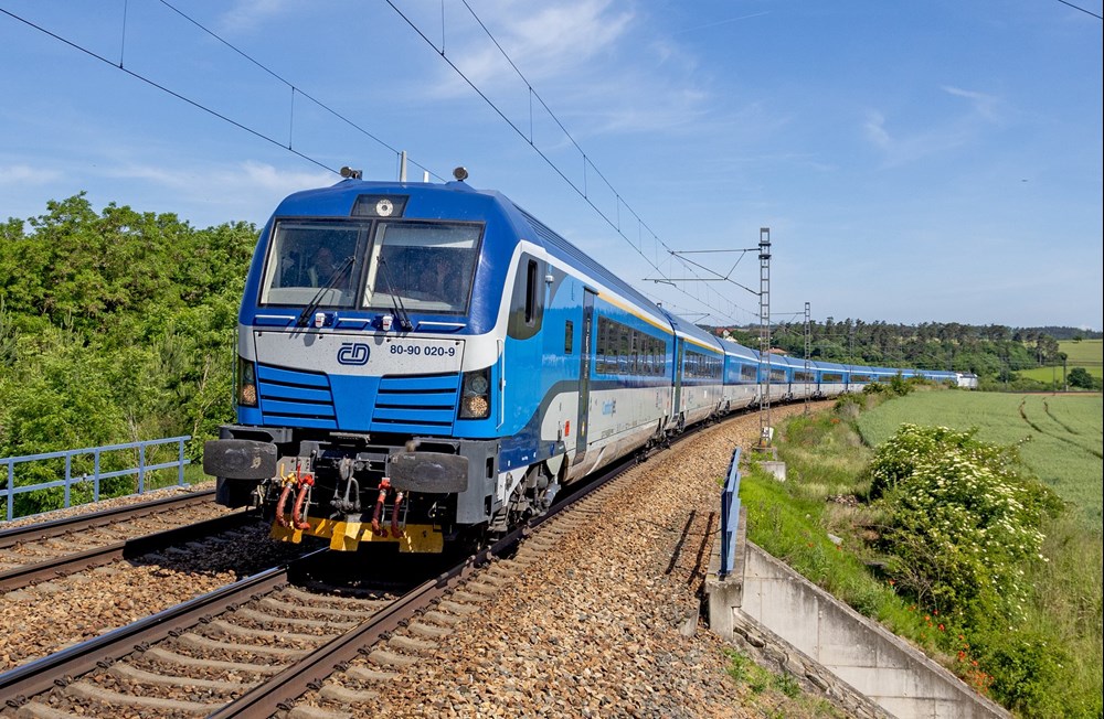 České dráhy zakończyły szkolenia. Składy ComfortJet kursują w trybie push-pull