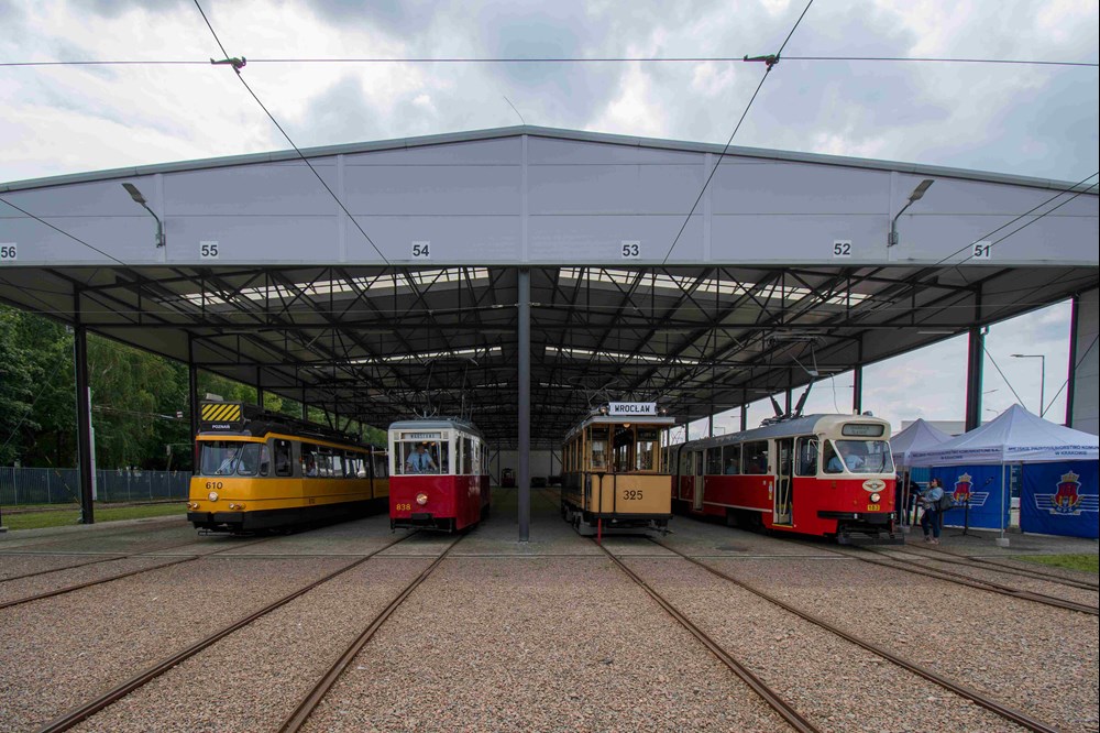 MPK w Krakowie wymieniło się historycznymi tramwajami z czterema polskimi miastami