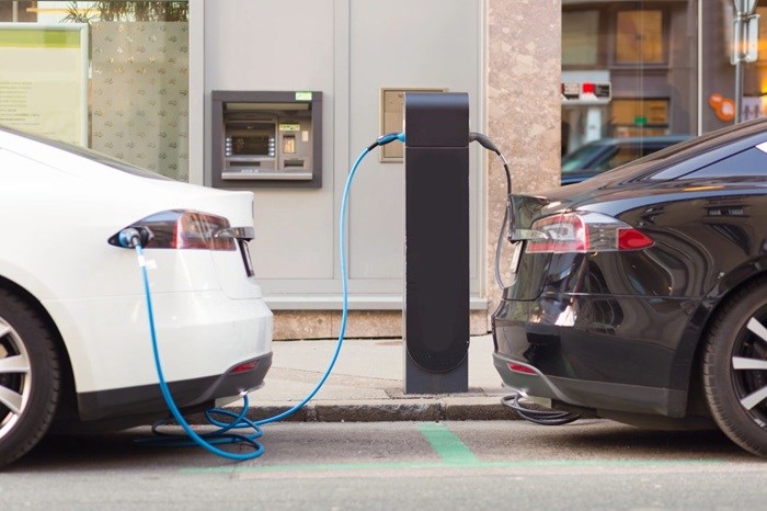 Największe mity o autach elektrycznych – zasięg, awaryjność i ekologia pod lupą