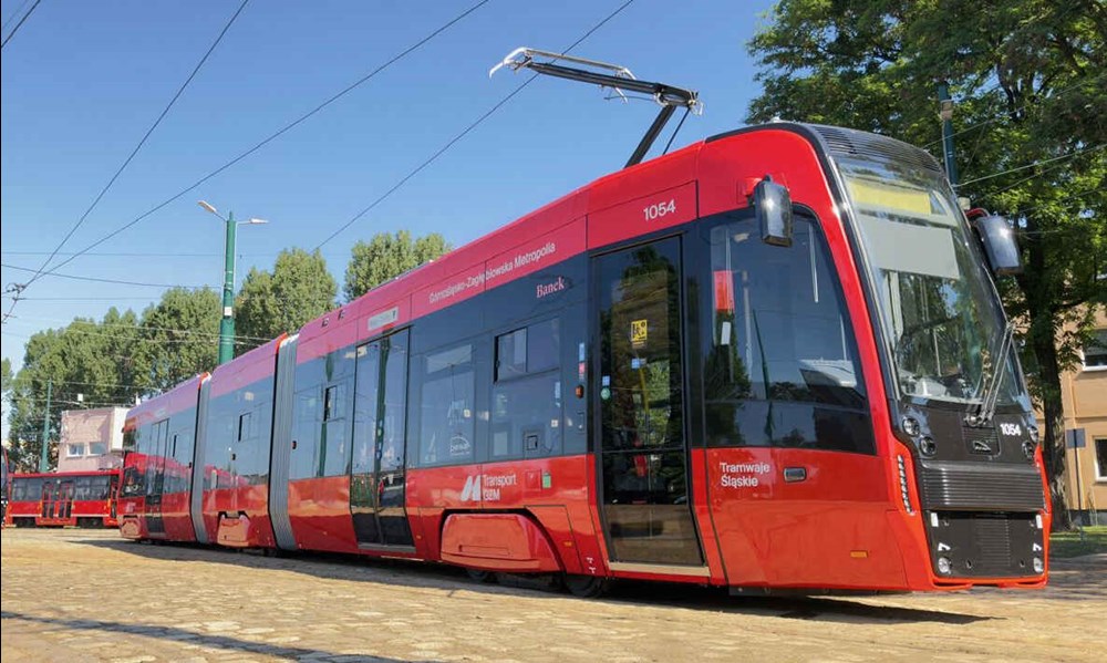 Pierwszy nowy Twist PESA dla Tramwajów Śląskich wozi pasażerów