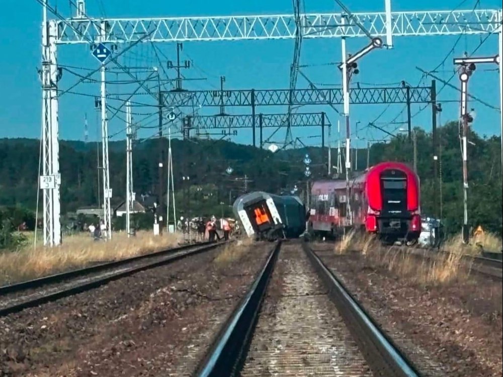 Biłośliwie. Zderzenie składów POLREGIO i PKP Intercity
