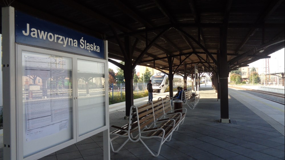 Dolnośląskie: Tor bezstykowy pomiędzy Świdnicą a Jaworzyną Śląską