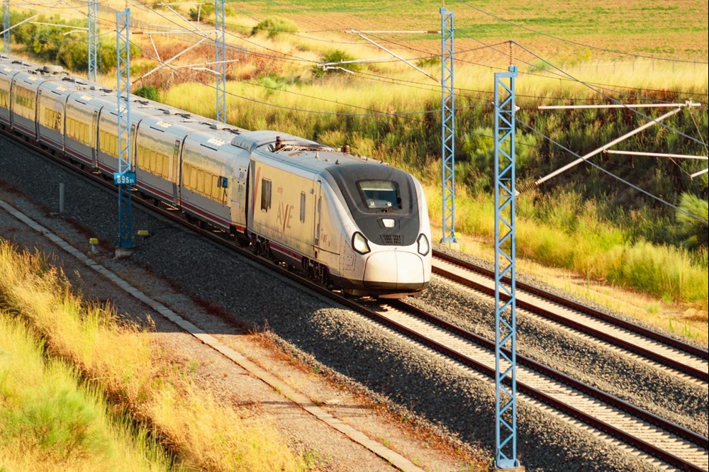 Talgo i Renfe zażegnują konflikt w sprawie składów Avril