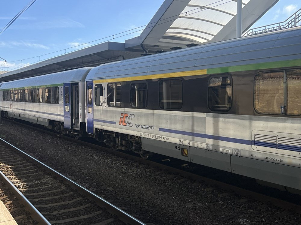 Prawie połowa pociągów PKP Intercity codziennie jedzie dłużej. Przez wózki