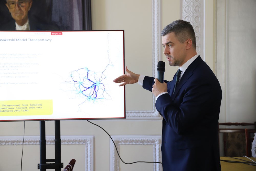 Polska Akademia Nauk pozytywnie o Zintegrowanej Sieci Kolejowej Port Polska