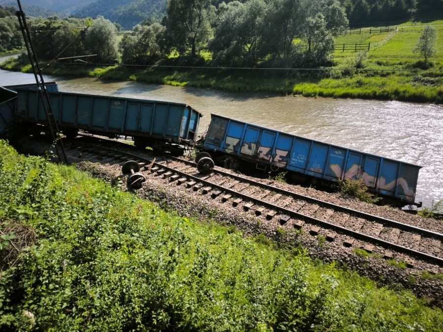 Wierchomla Wielka. Wykolejenie pociągu towarowego, część wagonów w Popradzie