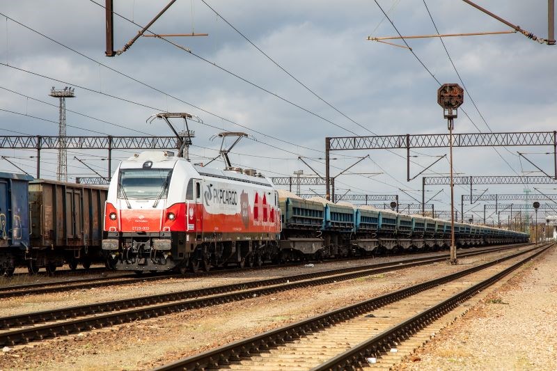 Przewozy towarowe: Czwarty z rzędu miesiąc poprawy. Półrocze na plusie