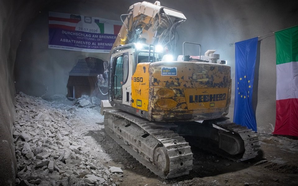 Najdłuższy europejski tunel kolejowy połączony pod Alpami