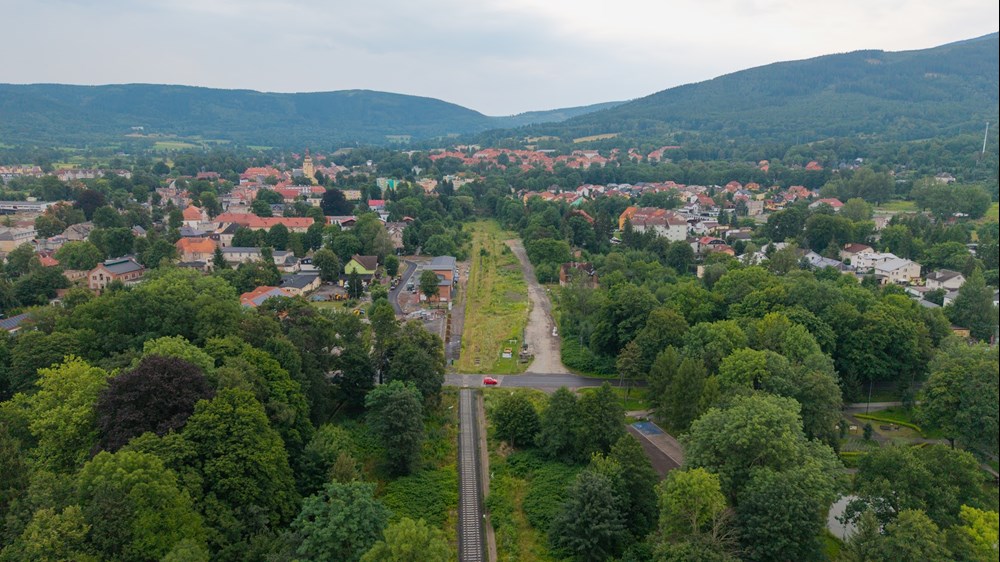 Linia do Kowar: Pociągi mogą wrócić w 2028 r. Na razie brak końcowego odcinka i SRK