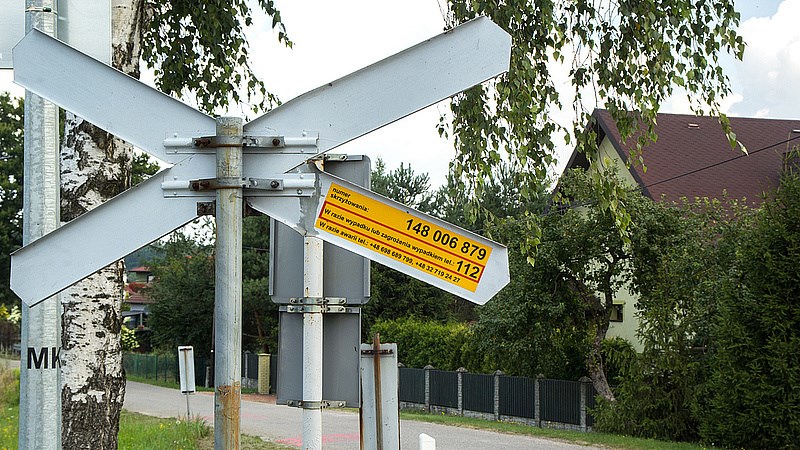PKP PLK: Żółte naklejki zapobiegły blisko 100 wypadkom