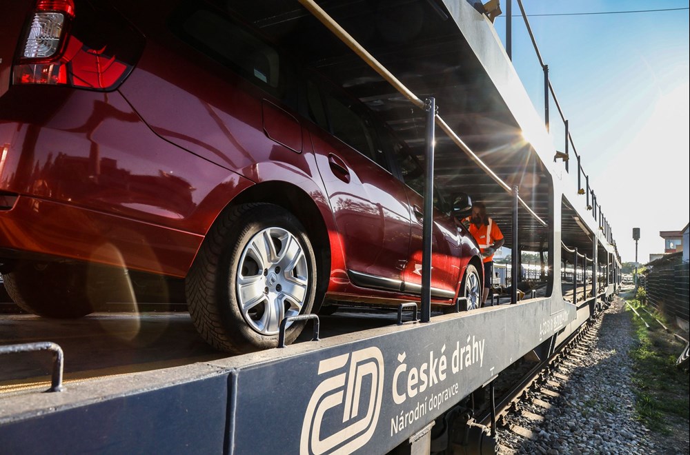 České dráhy podsumowały „motoryzacyjne" wakacje. Autovlak na Słowację dość popularny