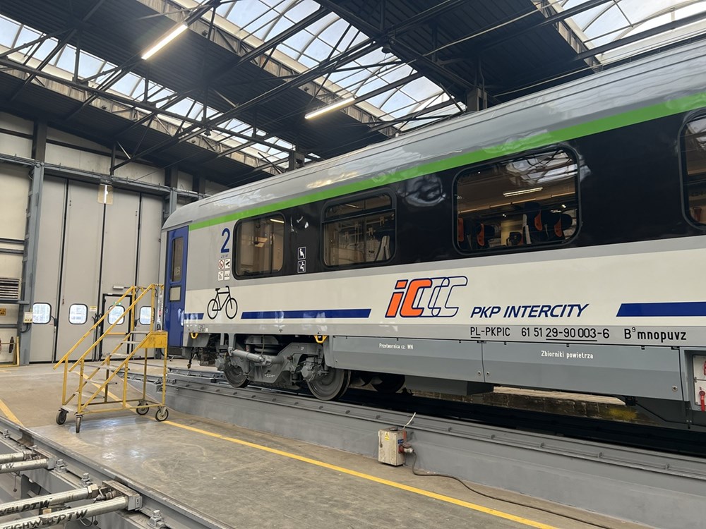 PESA łapie opóźnienia w naprawach wagonów PKP Intercity
