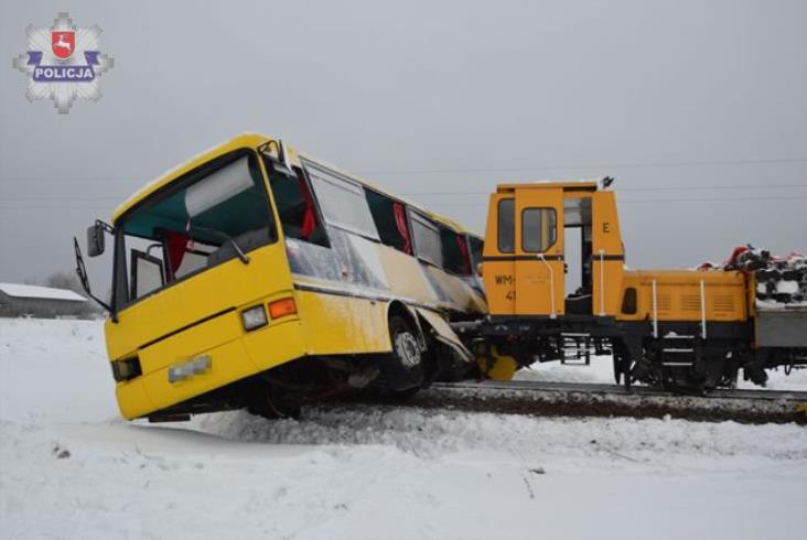 Wypadek gimbusa z drezyną pod Tomaszowem Lubelskim Wypadek gimbusa z drezyną pod Tomaszowem Lubelskim