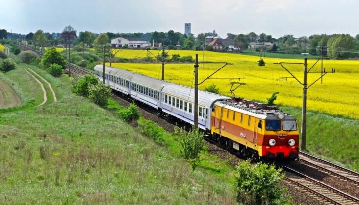 PKP Intercity tnie połączenia. Tuż przed wakacjami