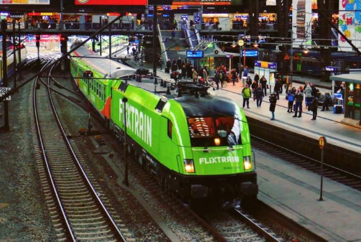 Zielony FlixTrain wyruszył Zielony FlixTrain wyruszył